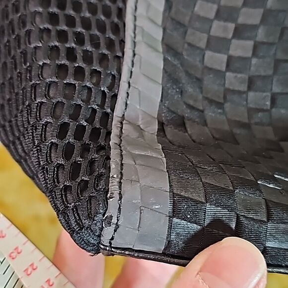 Tote Bag by Vera Wang Woven Black Side and Back Pocket Magnetic closure - Picture 8 of 9